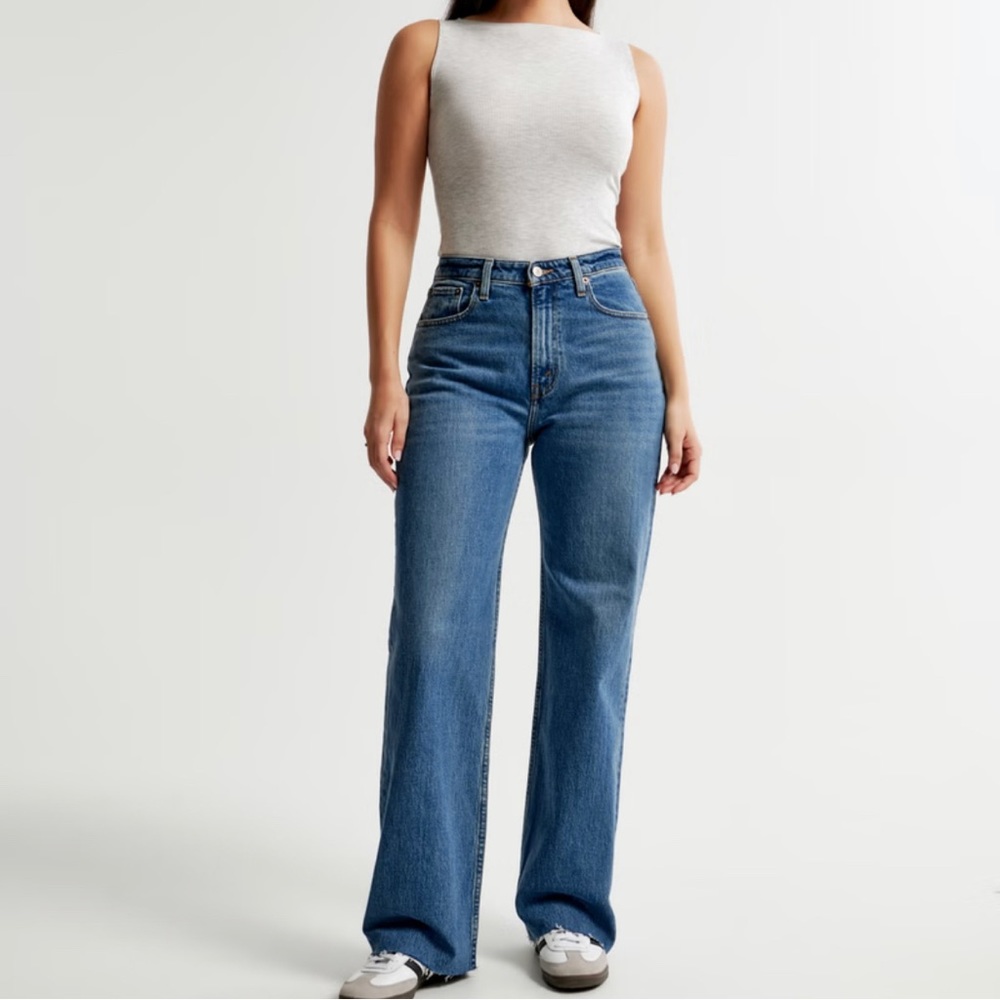 ABERCROMBIE & FITCH CURVE LOVE HIGH RISE 90s RELAXED JEAN